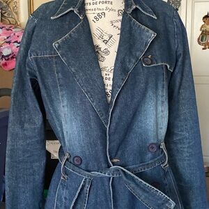 Vintage Denim Trench Coat

80% Cotton 20% Poly